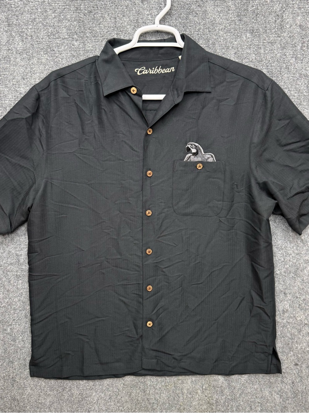 Caribbean parrot polly wants a drink button up Hawaiian shirt black Men's Large